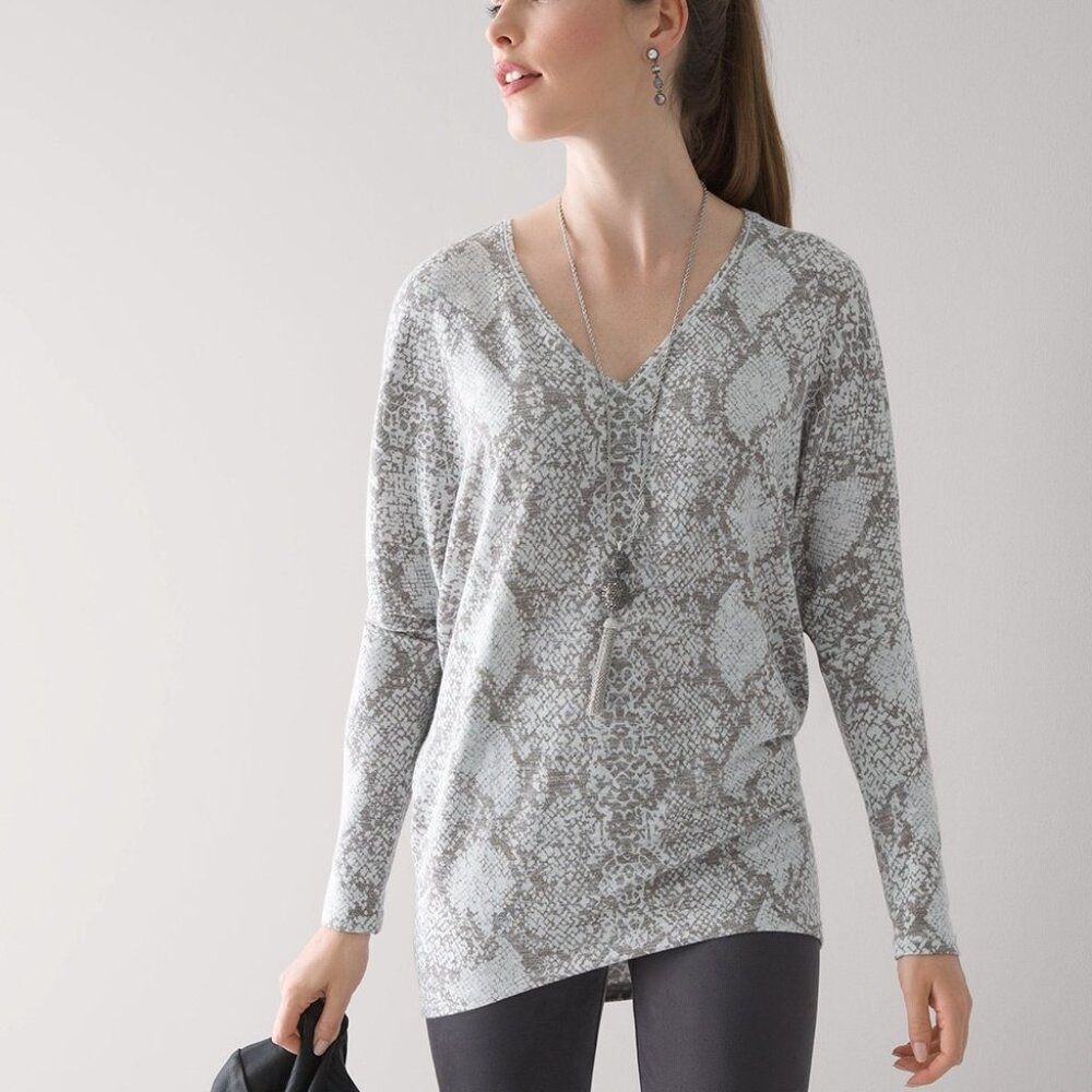 White House Black Market Snake Dolman Sleeve Sweater Size Medium